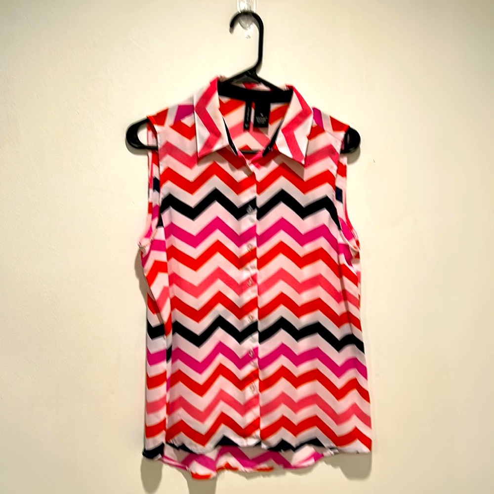 New Direction Chevron Multi-Color Sleeveless Button-Down Blouse